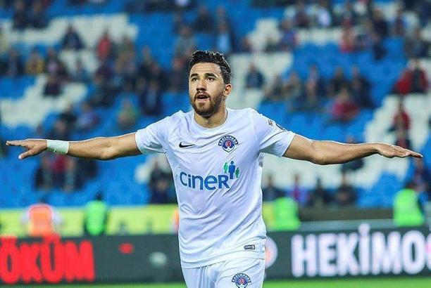 Trezeguet, Aston Villa'ya imzayı attı