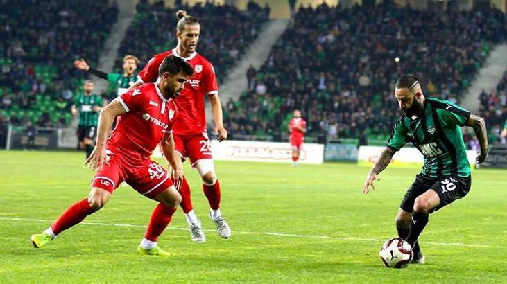 Altay sağ beke Erhan'ı alıyor