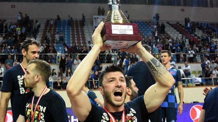 Arkasspor'da libero Burak gitti