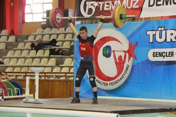 Gençler ve Büyükler Ferdi Halter Türkiye Şampiyonası Sivas'ta başladı
