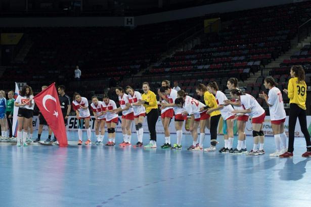 19 Yaş Milli Kadın Hentbol Takımımız, yarı finali garantiledi