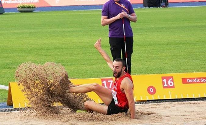 Necati Er, üç adım atlamada Türk spor tarihine geçti