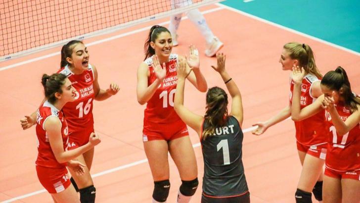 Voleybolda çifte zafer