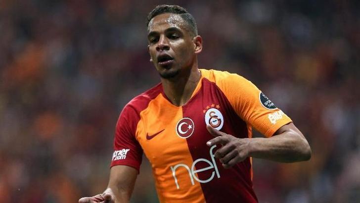 Fernando, imzayı atmak için Sevilla'da