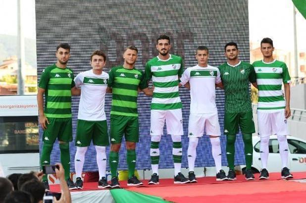 Bursaspor, yeni sezon formalarını tanıttı