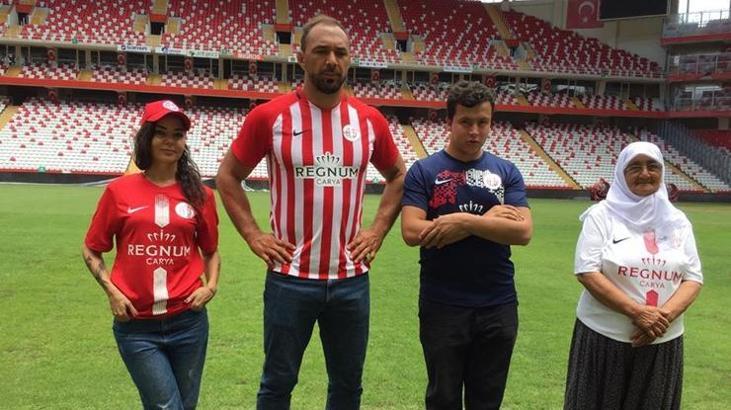 Antalyaspor'dan Ali Gürbüz'lü forma tanıtımı