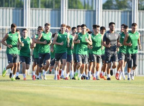 Bursaspor hazırlıklarına altyapıdan çıkardığı gençlerle başladı