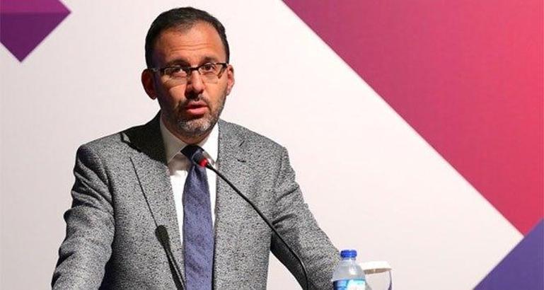 Bakan Kasapoğlu'ndan madalya kazanan güreşçilere tebrik