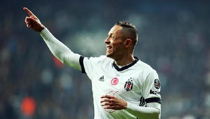 Eski Beşiktaşlı Adriano, Athletico Paranaense'ye transfer oldu