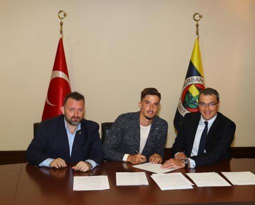 Altay Bayındır: Bir oyuncuyu Fenerbahçe isterse bu reddedilemez