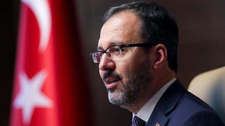 Bakan Kasapoğlu'ndan milli yüzücü Beril Böcekler'e tebrik mesajı