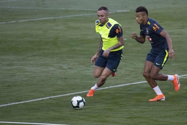 Manchester'dan Neres hamlesi