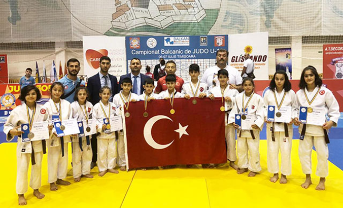 Minik judocular, Balkan Şampiyonası'nın ilk gününde zirvede