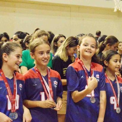 Mavişehir'den 13 kupa geldi