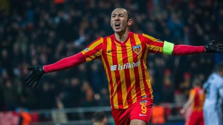 Umut Bulut imzaladı
