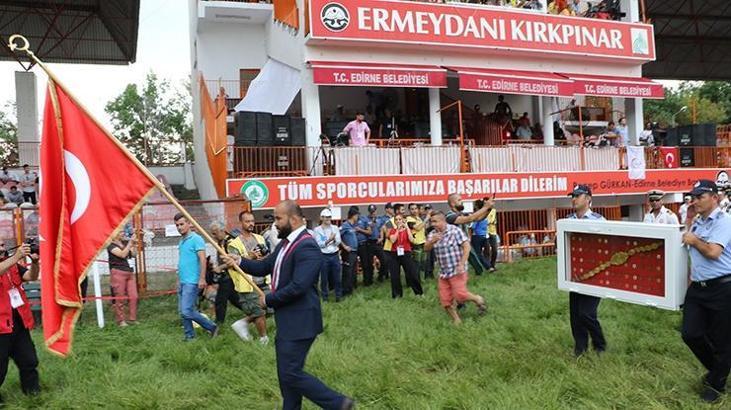 Kırkpınar'ın açılış töreninde 'ıslıklama' krizi