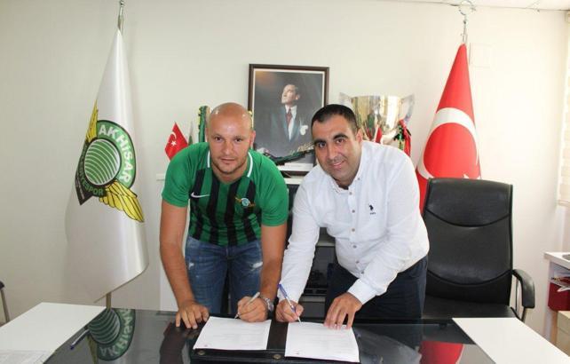 Akhisarspor kalesini sağlama aldı