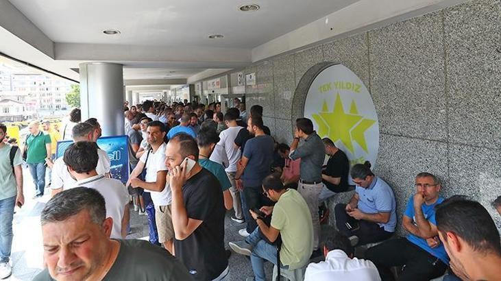Stadın önünde kombine kuyruğu
