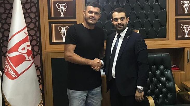 Atilla Özmen 2 yıl daha Balıkesirspor'da