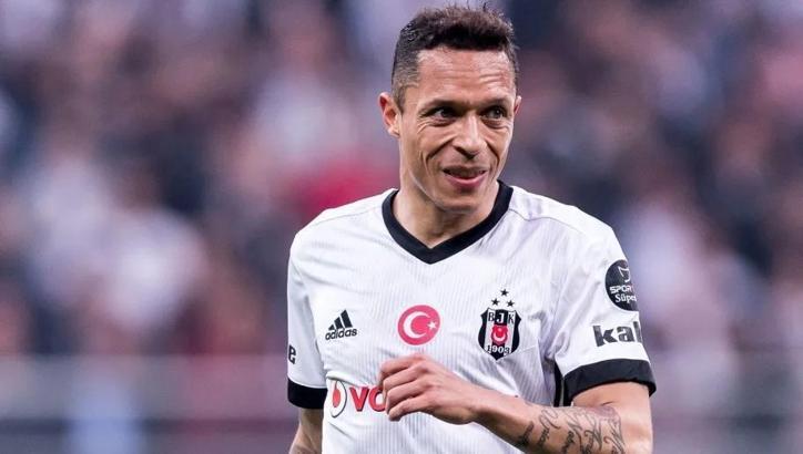 Abdullah Avcı Adriano'dan vazgeçmiyor