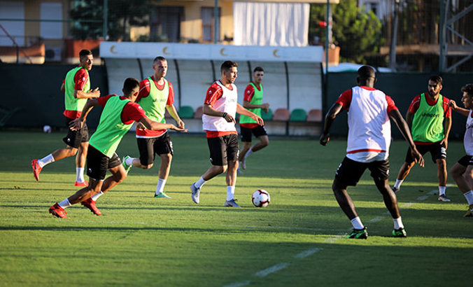 Alanyaspor topbaşı yaptı