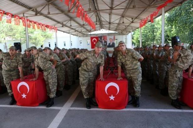 Bedelli askerlik yapan Tolgay ve Musa terhis oldu