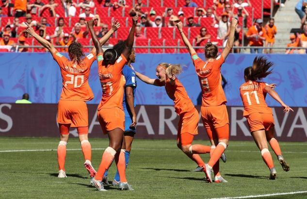 İtalya'yı deviren Hollanda yarı finalde