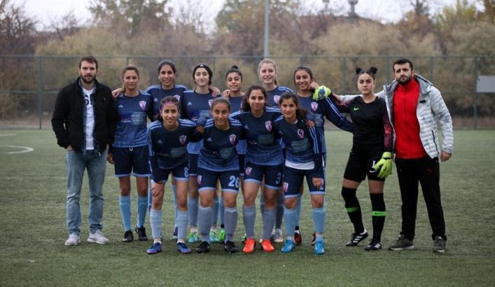 Mehmet Topal'dan Malatya Kızlar Spor Kulübü'ne yardım