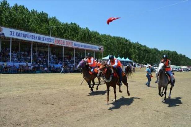 Balıkesir'de rahvan at yarışları yapıldı