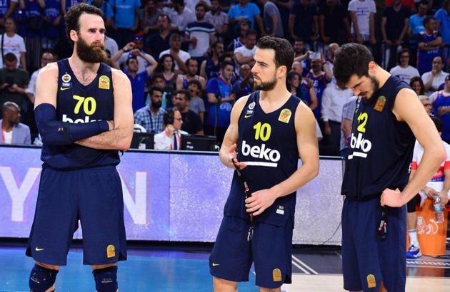 Fenerbahçe sezonu tek kupa ile kapadı