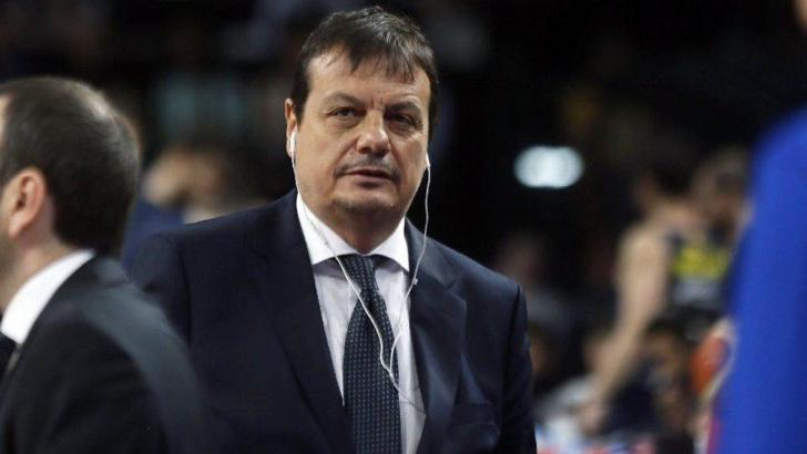 Ergin Ataman parkeye çıktı, maç başlamadan ilk anons geldi