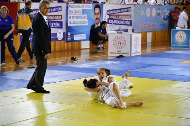 1. Uluslararası Topçam Judo Turnuvası başladı