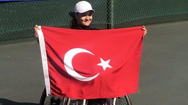 Paralimpik tenisçi Büşra Ün'den çifte şampiyonluk