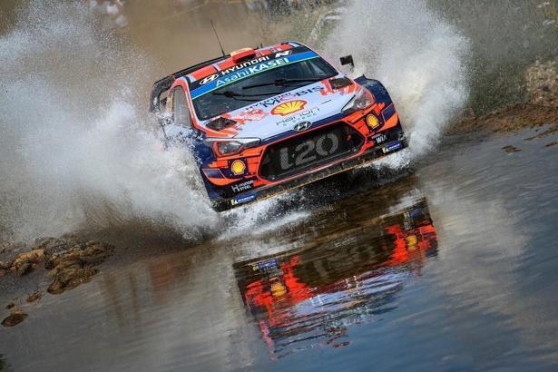 İtalya Sardinya Rallisi'nde kazanan Dani Sordo