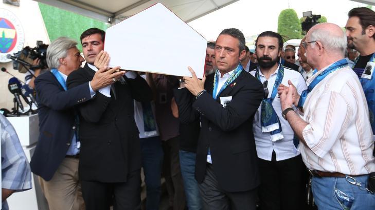 Fenerbahçe'nin efsane futbolcusu Şeref Has, son yolculuğuna uğurlandı