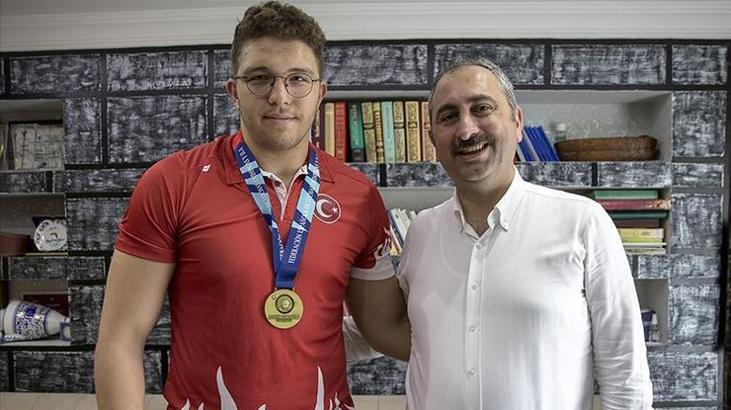 Adalet Bakanı Gül, milli güreşçi Bakır'ı ziyaret etti