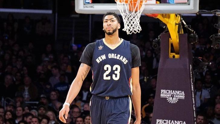 Anthony Davis Lakers'a gidiyor