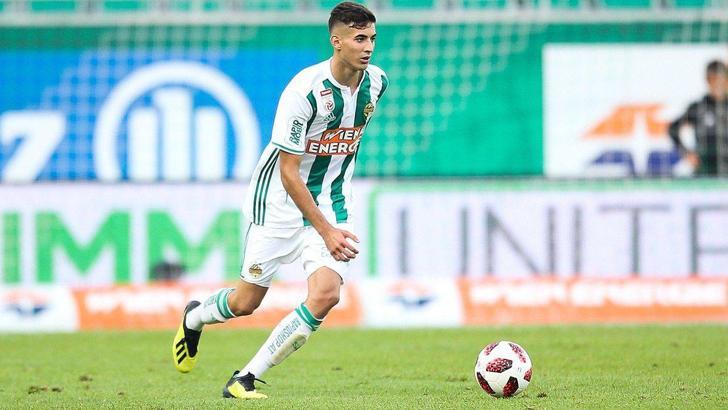 Mert Müldür Fenerbahçe'den haber bekliyor