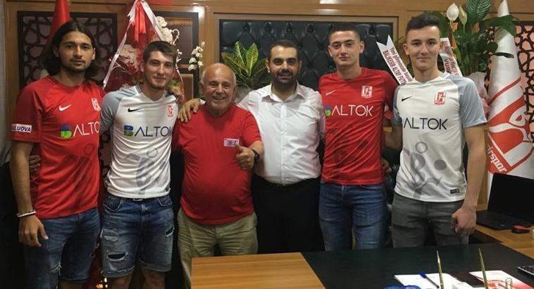 Balıkesirspor'da 5 futbolcuyla sözleşme imzalandı