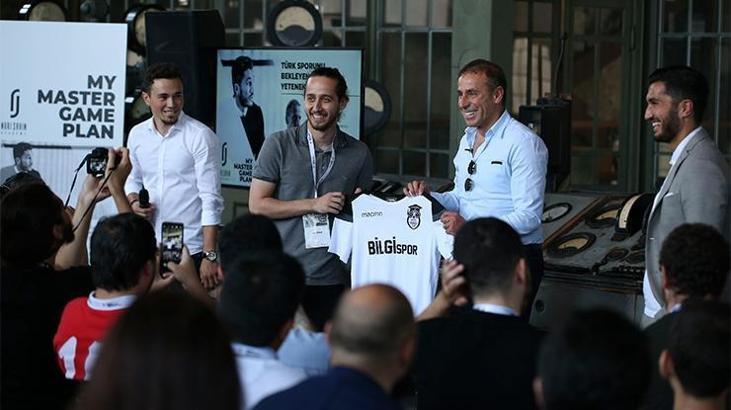 Abdullah Avcı: “Futbolcular kendine yatırım yapmalı”