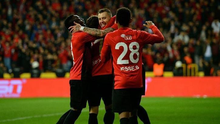 Eskişehirspor transfer yasağını fırsata çevirdi