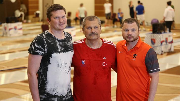 Eskrim Milli Takımlar Başantrenörü Valery Shturbabin, oğullarıyla Antalya'da buluştu