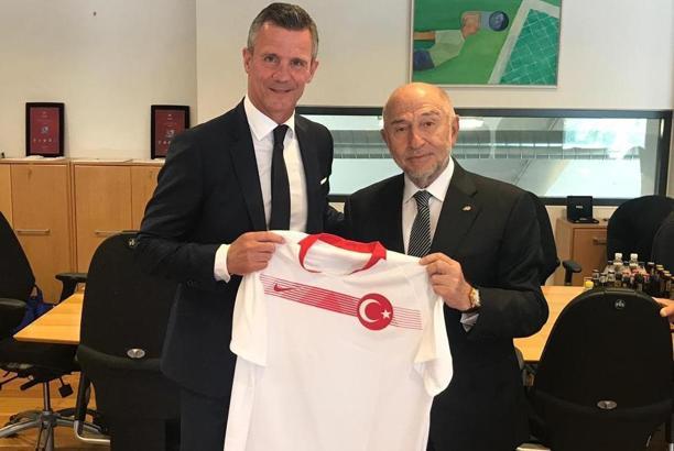 TFF Başkanı Özdemir, İzlanda Federasyon Başkanı ile bir araya geldi