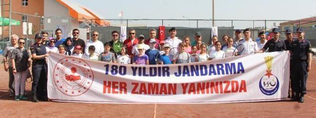 Burdur'da tenis turnuvası heyecanı