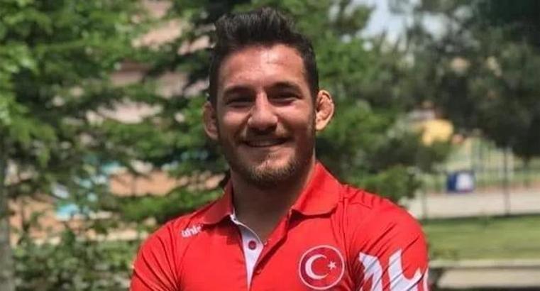 Milli güreşçi Abdülvasi Balta'dan gümüş madalya