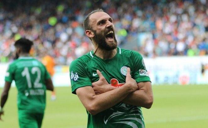 ‘Demba Ba gitsin Vedat Muriç gelsin'
