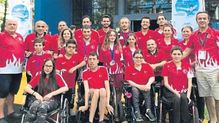 Para yüzücüler madalyaları topladı
