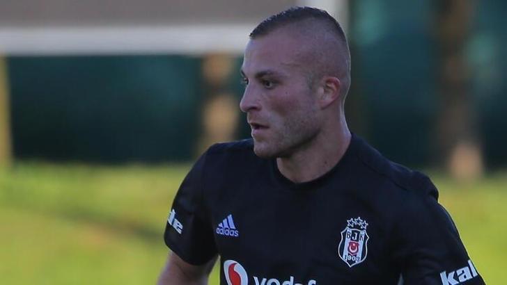 Gökhan Töre Galatasaray'dan haber bekliyor