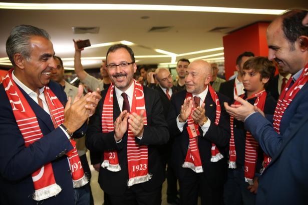 Bakan Kasapoğlu: Fransa galibiyeti çok büyük bir başarı