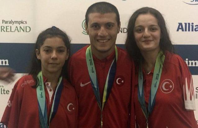 Para yüzücüler madalyaları topladı